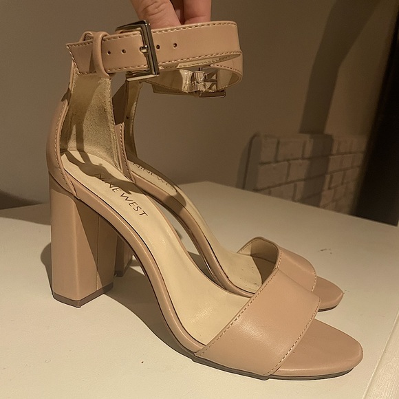 Size 6.5 Nine West Beige Block Heel - Women’s - Picture 1 of 3